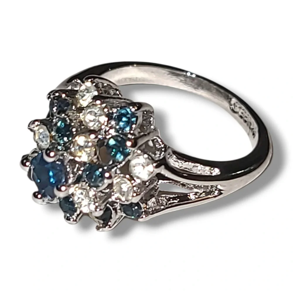 Vintage 18K HGE Blue Clear CZ‎ Cluster Cocktail Ring White Gold Tone Sz 7
